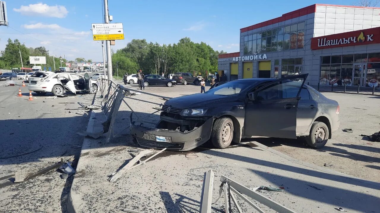 Инцидент новосибирск 54 сегодня. Авария на большевистской новосибирск сегодня. авария на большевистской вчера. авария на большевичке новосибирск.
