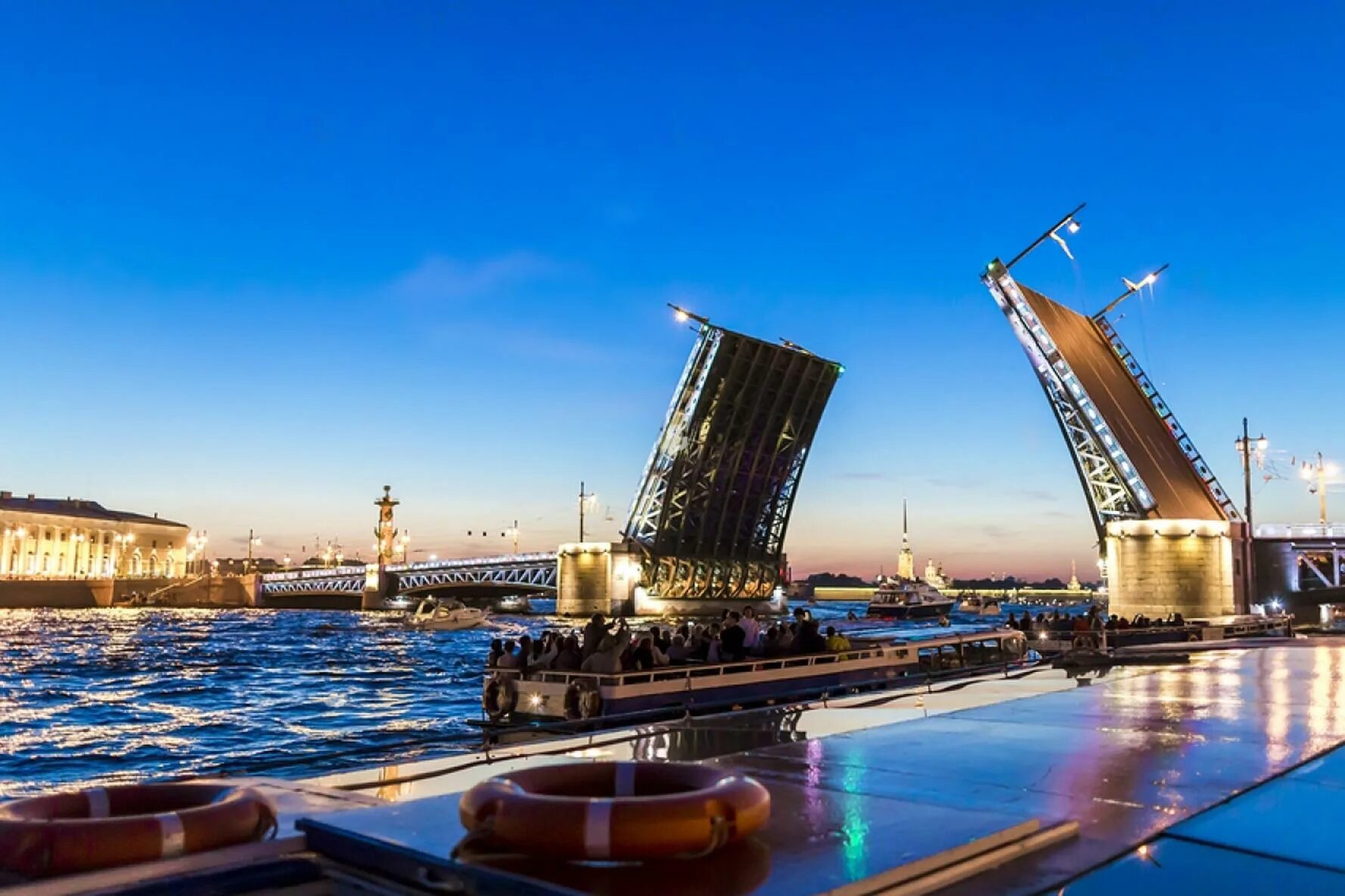 Когда в санкт петербурге разводят мосты 2025. Развод мостов в санкт-петербурге экскурсия на теплоходе. экскурсия ночной санкт-петербург и развод мостов. теплоходы и разводные мосты питера. прогулка на развод мостов санкт петербург.