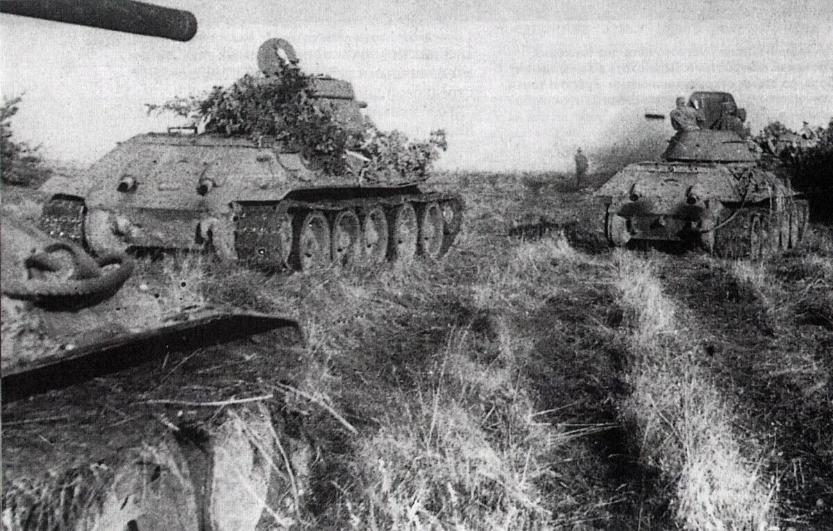 Новые танки в курской битве. Курская битва танк т 34. Т 34 Курская дуга. Т-34 Курская битва. Танк т-34-76 Курская битва.