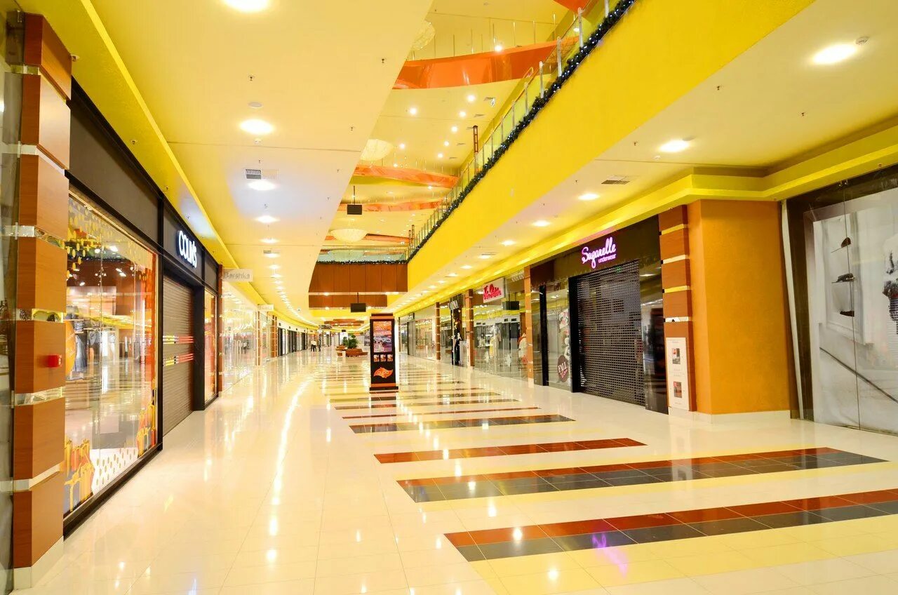 Город сургут тц аура. Трц аура сургут магазины. Тц сити молл сургут. Магазины в ауре сургут. Магазины в ауре сургут.
