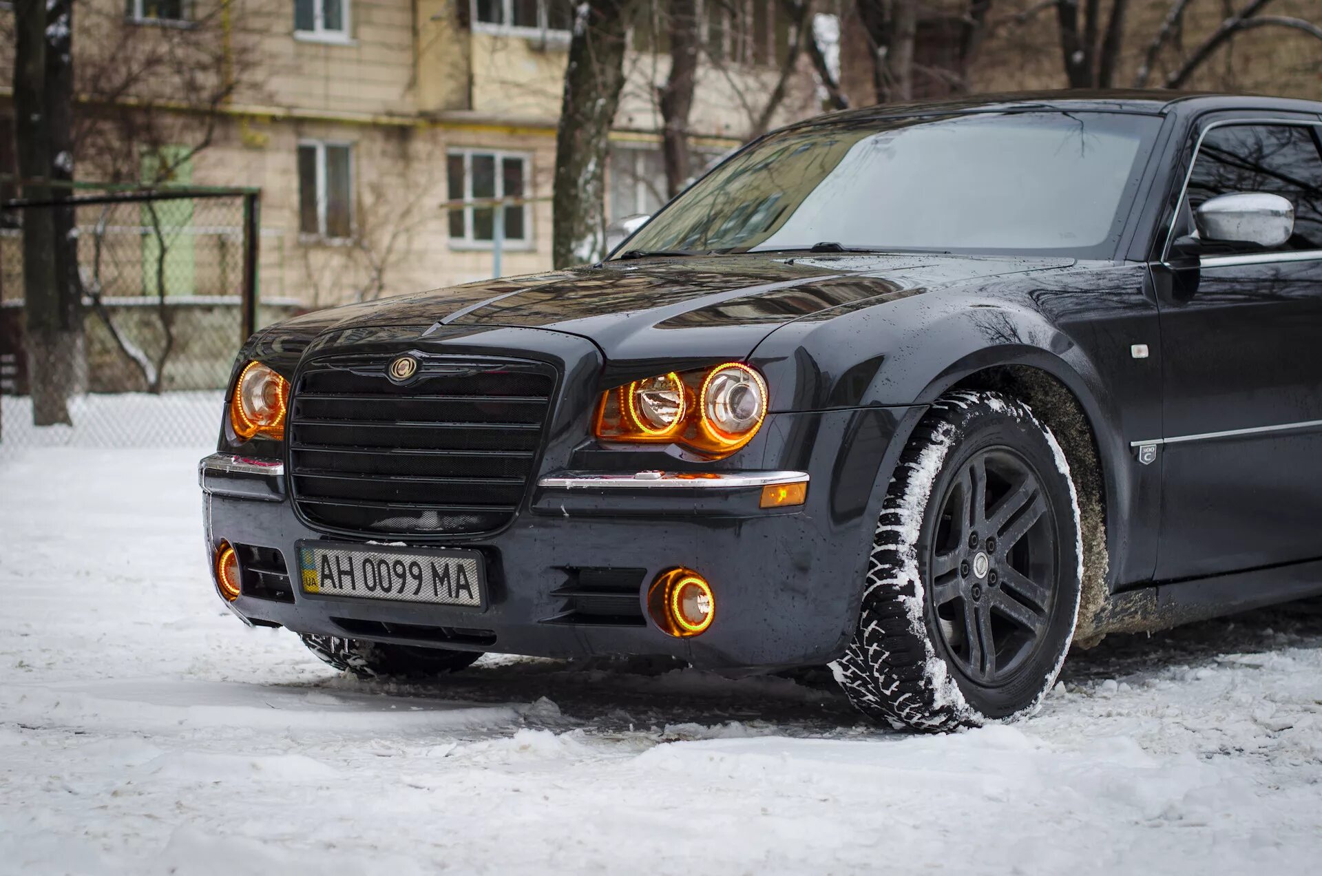 Тюнинг крайслера. Крайслер 300с черный. Chrysler 300c srt8. Chrysler 300c Tuning. Chrysler 300 Tuning.