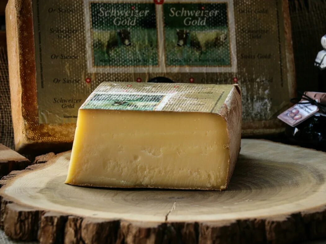 Швейцарский сыр Margot fromages. Сыр золото Швейцарии 50% "Margot fromages s.a". Сыр пармезан Margot fromages. Пармезан швейцарский Margot fromages.