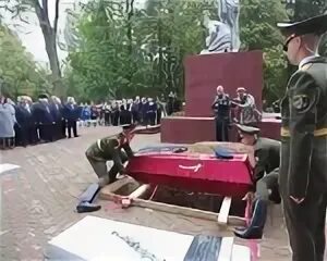 Похоронить на родине. Белорусские военные. Отчизна летчик. Летчик Криволапов похоронен.