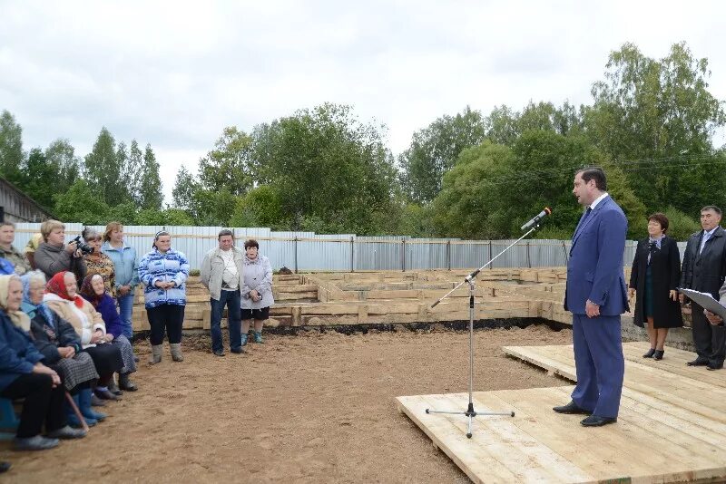 Погода высокое новодугинский район. Дом престарелых Новодугинский район. Новодугинский район Смоленской области. Администрация Новодугинского района Смоленской области. Совет депутатов Новодугинского района.