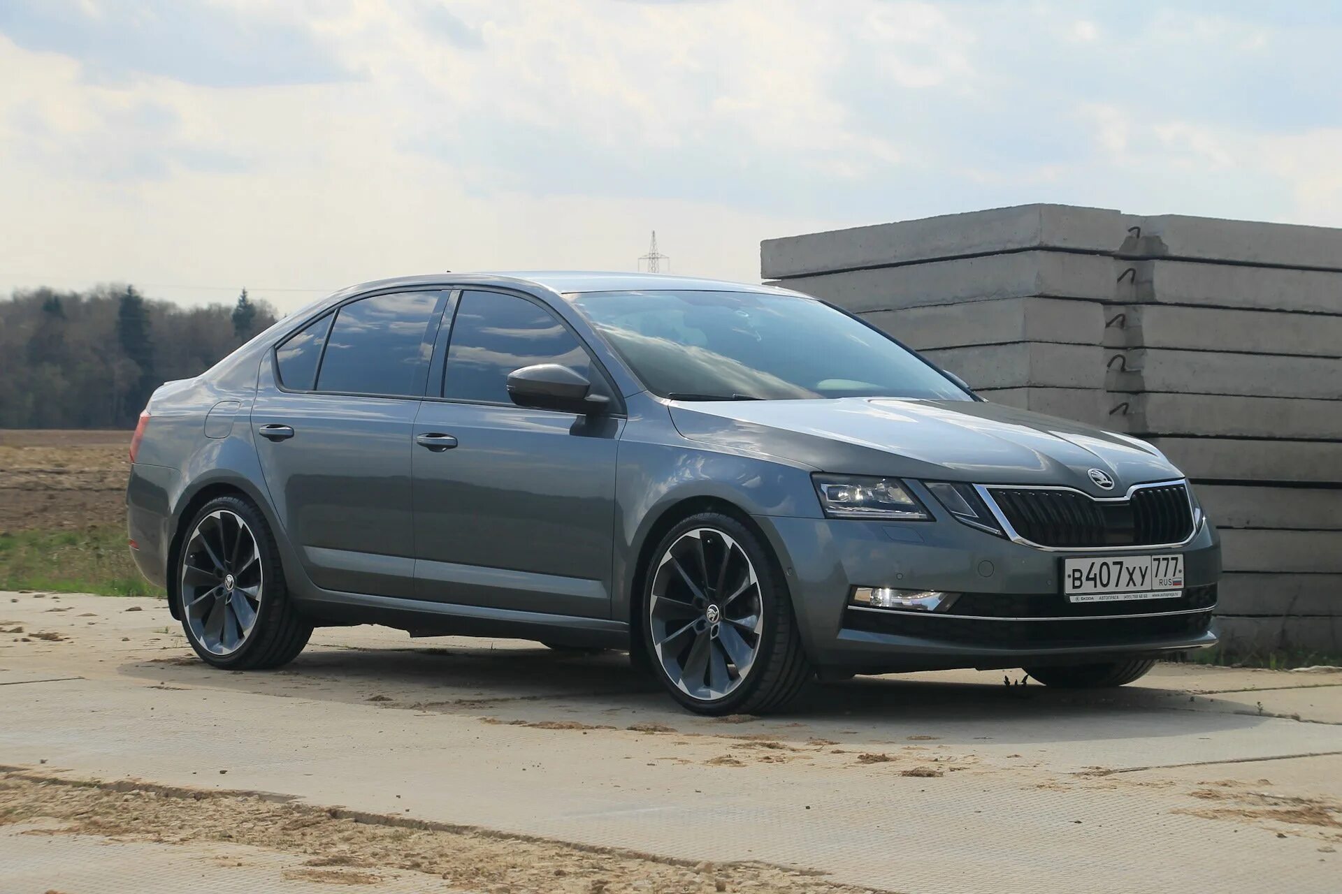 Диски на skoda octavia. Octavia a7 r19. Trinity r18 Skoda Octavia a7.