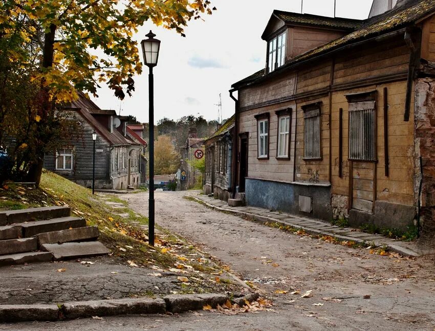 Городок. Провинциальный городок. Провинциальные улочки. Улицы провинций. Захолустный городок.