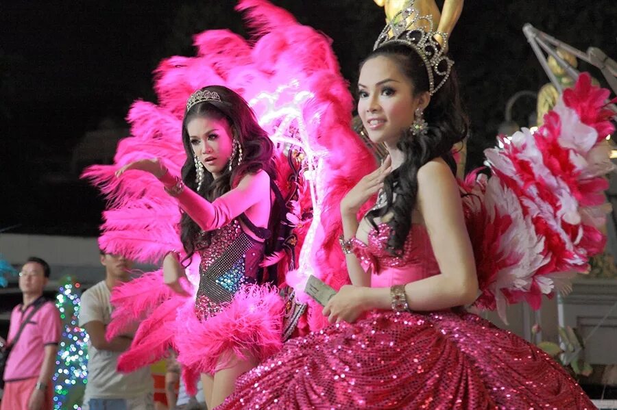 Катой таиланд. Шоу ледибоев. Шоу кабаре калипсо. Шоу ледибоев. Тайланд ladyboy шоу.