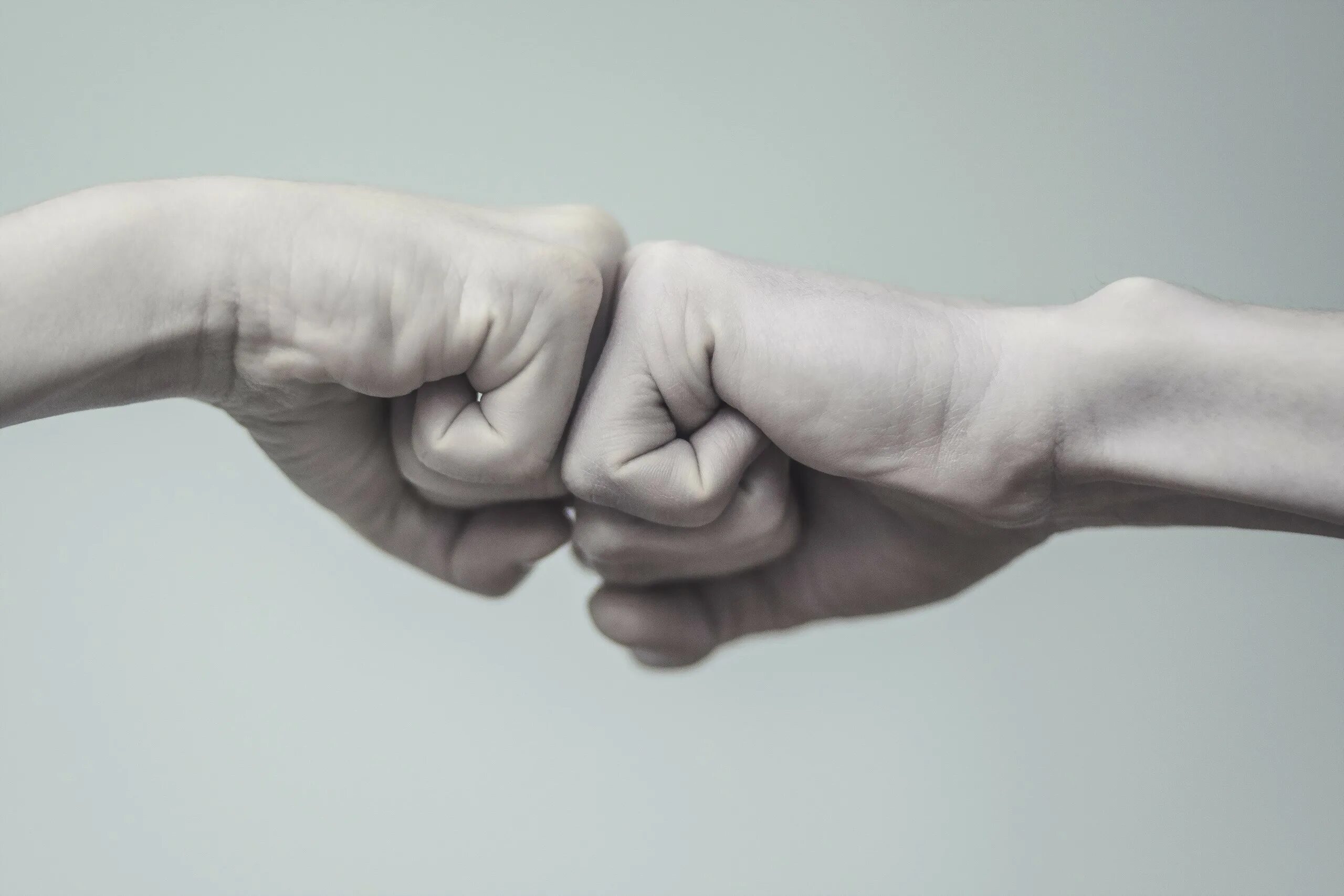 2 hands be