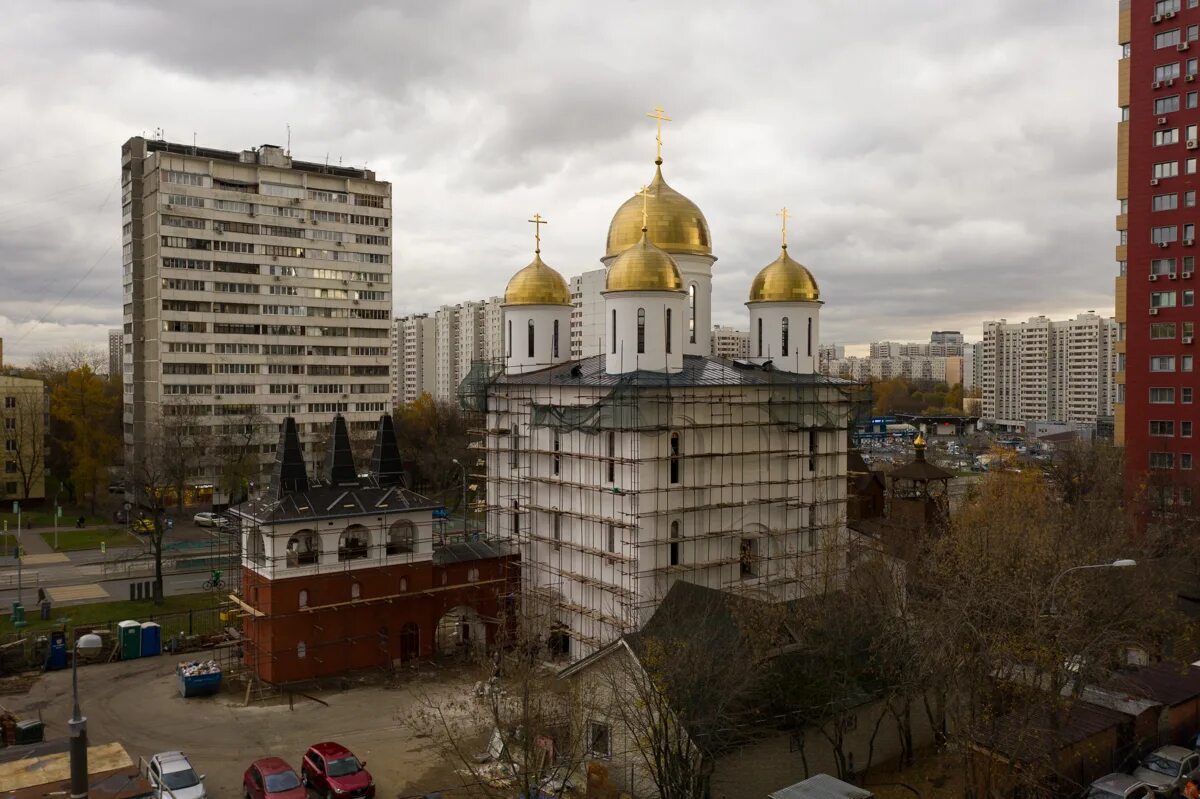 Зюзино московская область. Храм в Зюзино. Храм Ермогена в Зюзино. Храм на Балаклавском проспекте Ермогена.