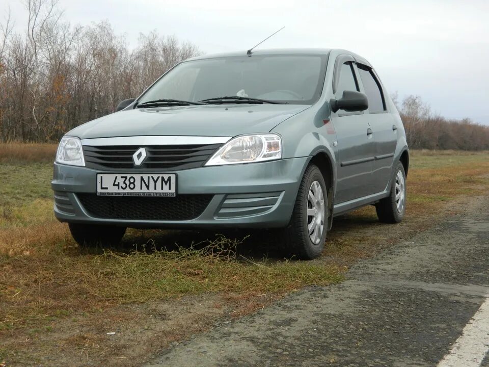 Renault Logan 2003. Рено Логан 2003 года. Рено Логан 1 серого цвета. Renault Logan 2003 год машина 5 год.