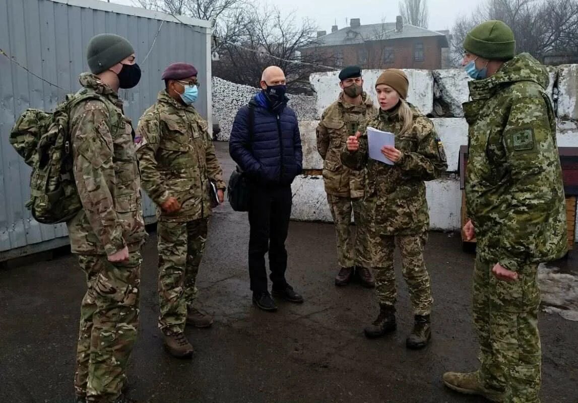 Последние новости военные донбасса сегодня. Британские военные инструкторы на Украине. ВСУ 2021. Армия Украины 2021. Армия ВСУ 2021.