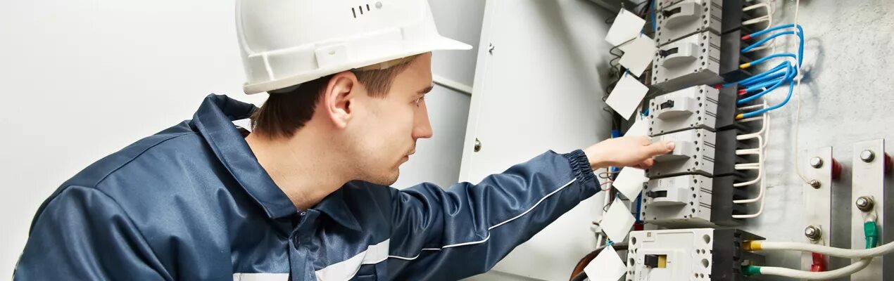 Электромонтаж магазин. Инженер электрик. Найти телефон электрика. Электрика. Электрик.