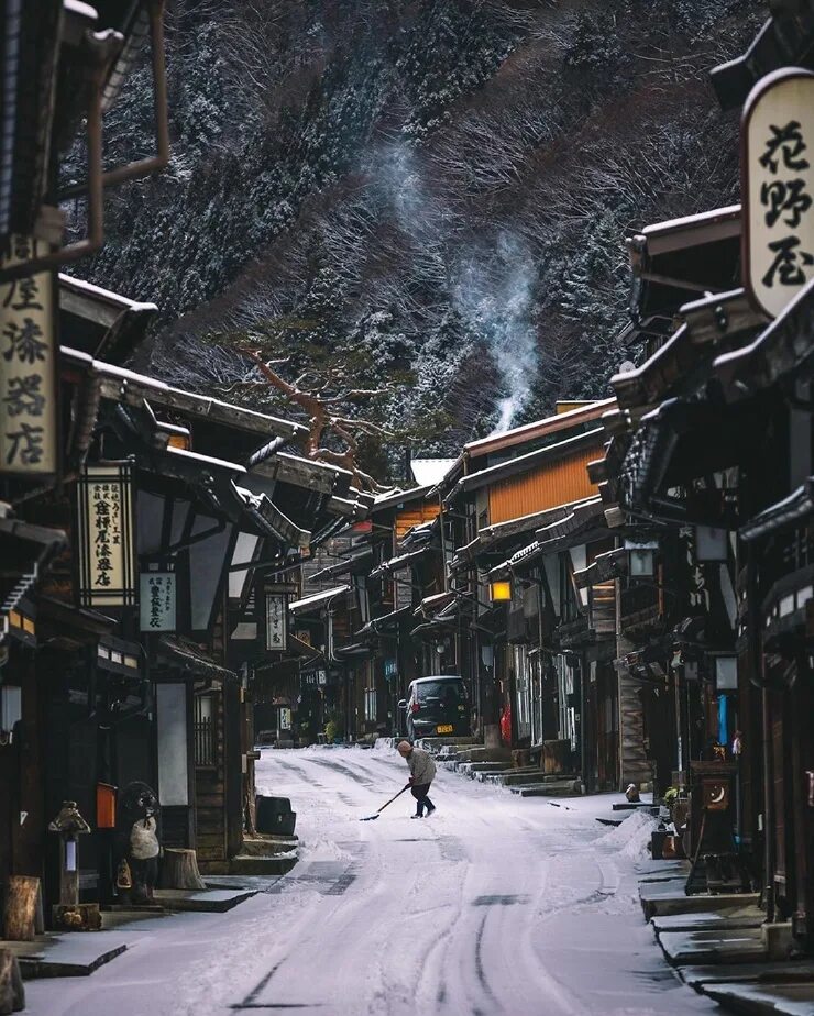 токио 1952 зима. япония зимние города. япония глубинка токио. нагано япония улицы. япония зимние города.