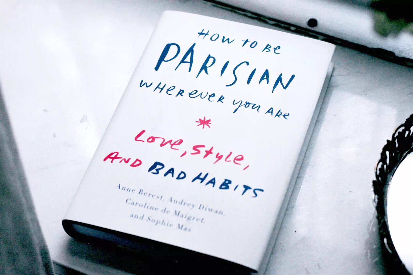How to be Parisian книга. Как стать парижанкой книга. How to be Parisian wherever you are. Maigret книга.