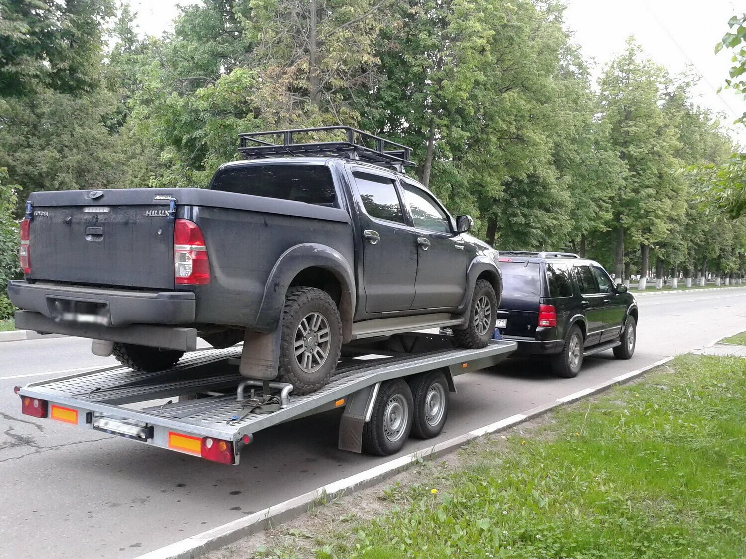 Прицеп везет машину. Седельный прицеп эвакуатор для l200. Прицеп эвакуатор МЗСА. Прицеп эвакуатор па2700. Амарок эвакуатор.