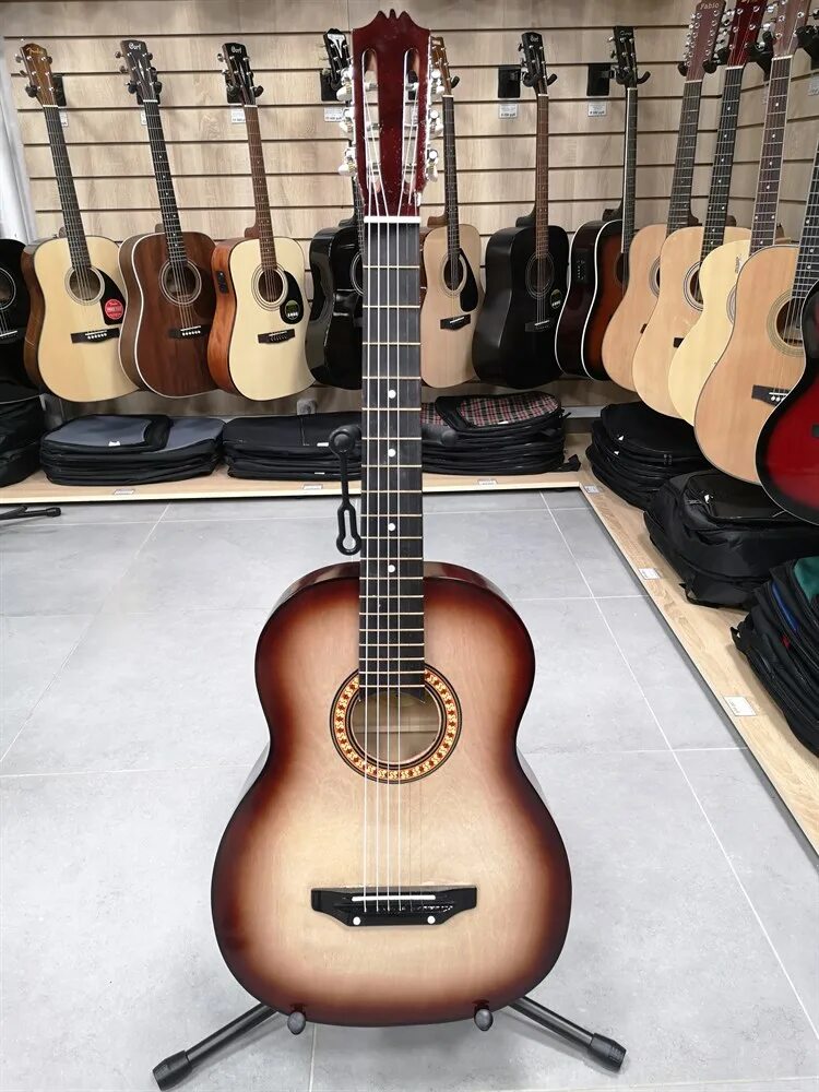 Тим 2кр гитара. Акустическая гитара tyma d-3c cg. Домашняя электрогитара. Белорусская гитара 2008 года. Tim henson signature ibanez.