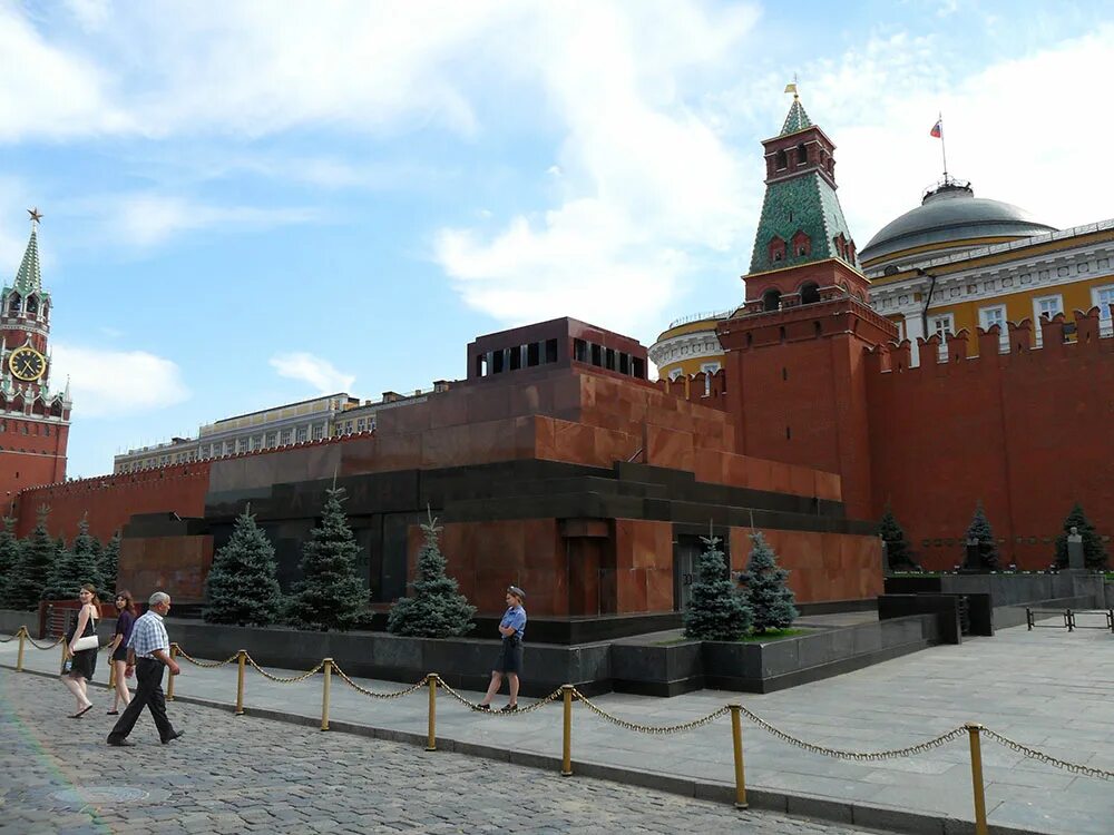 Музеи москвы в новогодние праздники. Кремль красная площадь мавзолей. Мавзолей фотошоп. Как работает мавзолей в новогодние праздники 2024. И ленина на красной площади в москве.