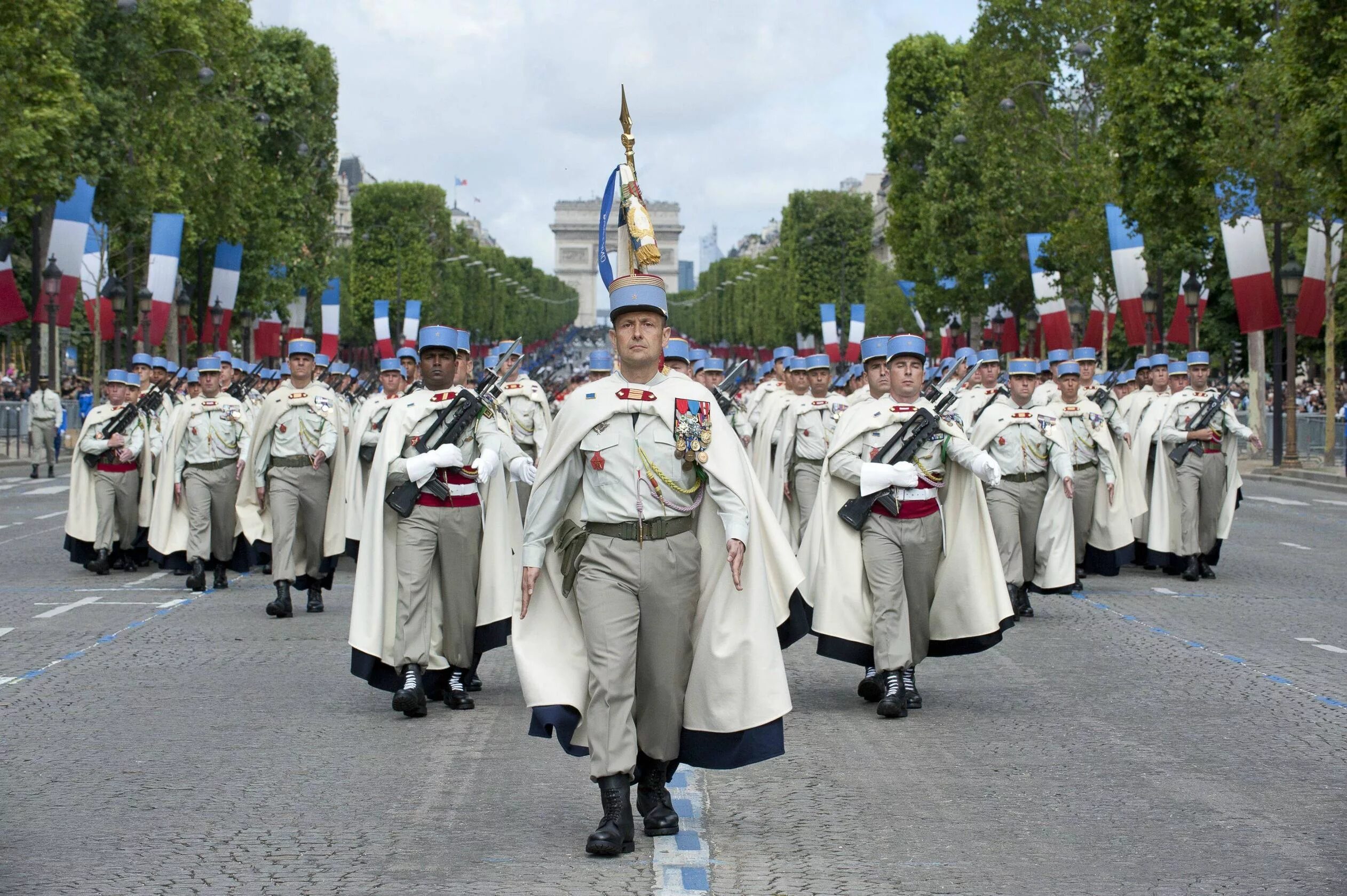 Французы форма. Французская Военная форма. Французская армия. Вооруженные силы Франции. Войска Франции.