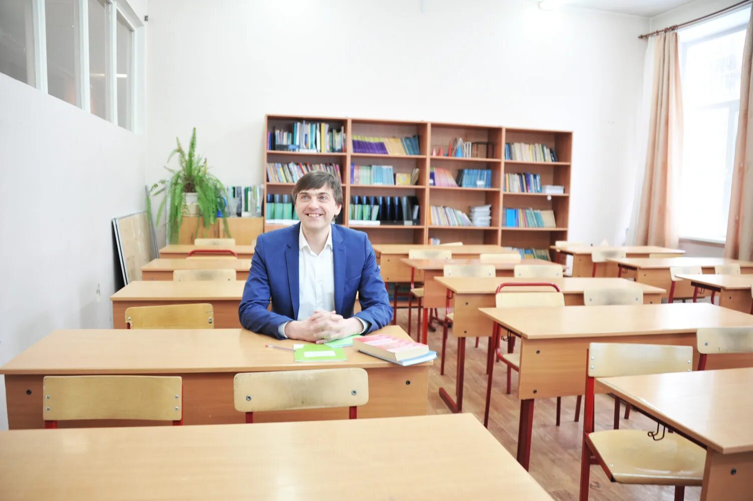 Школа 170 классы. Школа 170 внутри. Школа 170 Новосибирск. Кравцов по учителям.
