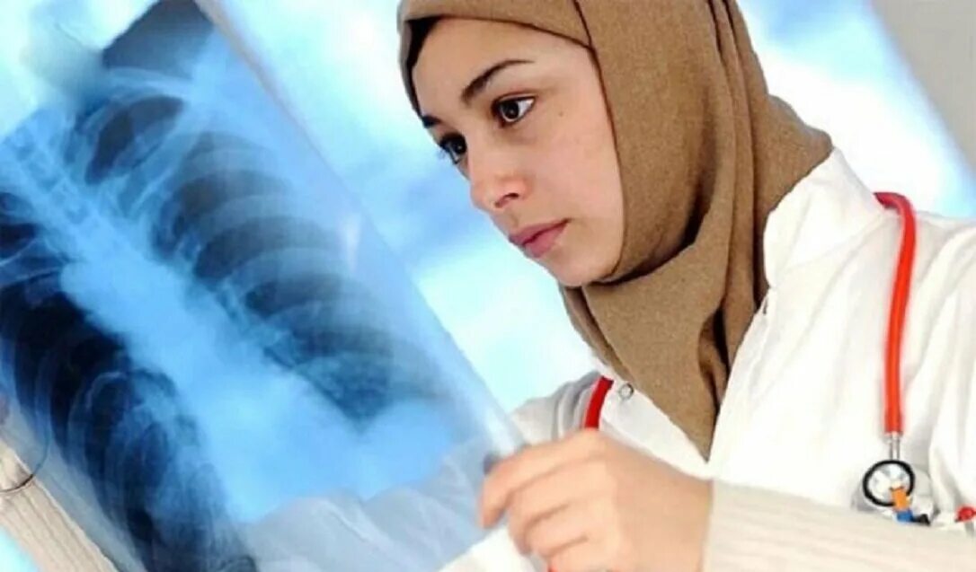 Мусульманки в медицине. Медицина в Исламе. Мусульманские врачи женщины. Женщина мусульманка врач.