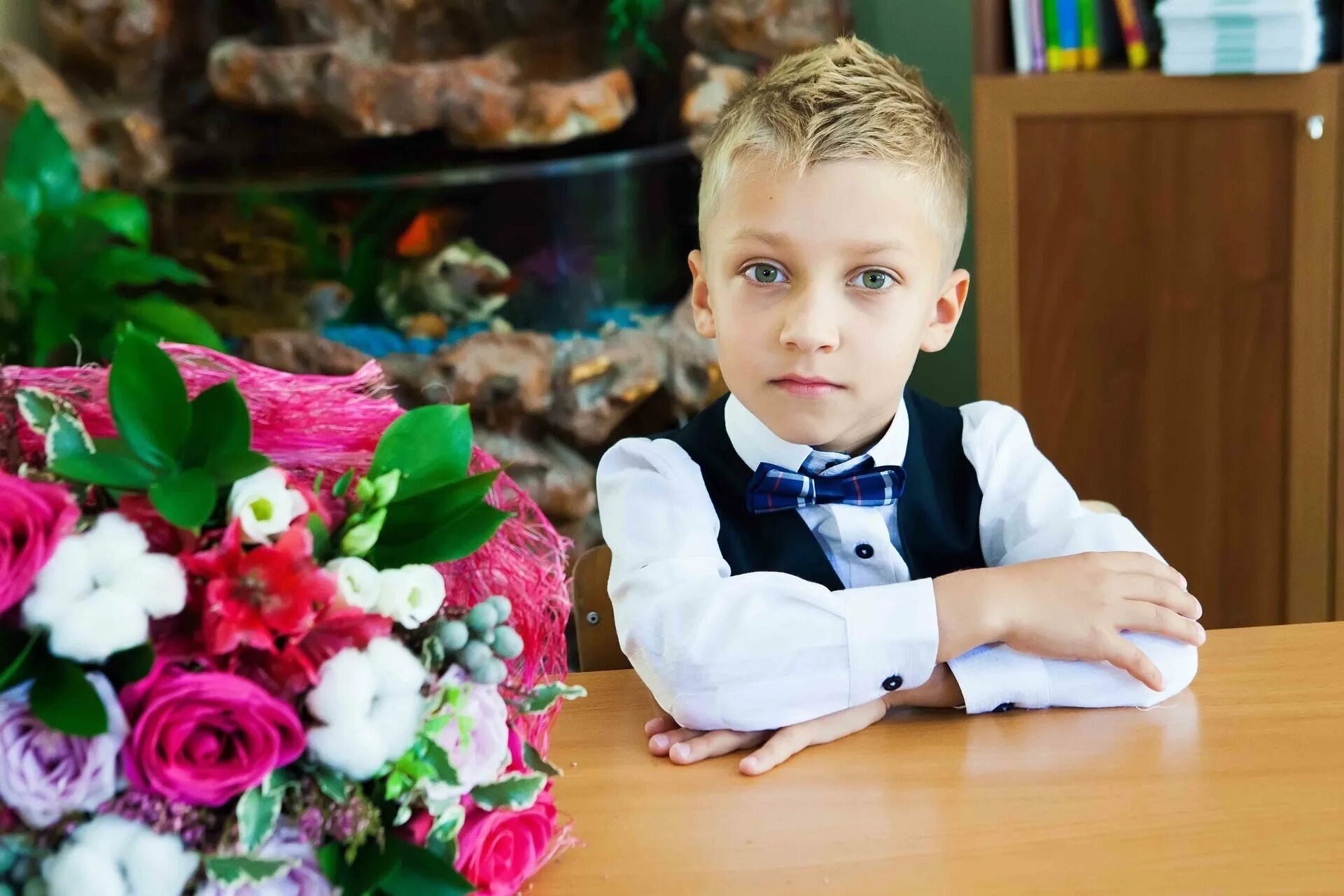 самый лучший первоклассник. самый лучший первоклассник. тимур первоклассник. дети идут в школу. самый лучший первоклассник.