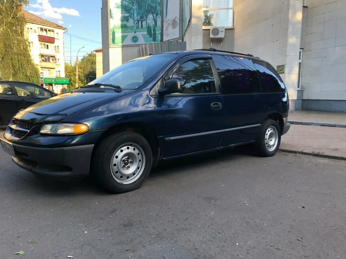 Додж караван 2000 года. Dodge Caravan 2000. Dodge Караван 2000. Додж Караван 2000г фото. Дочь Караван машина синия.