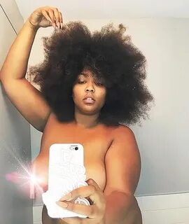 Lizzo Nude and Sexy Pics.