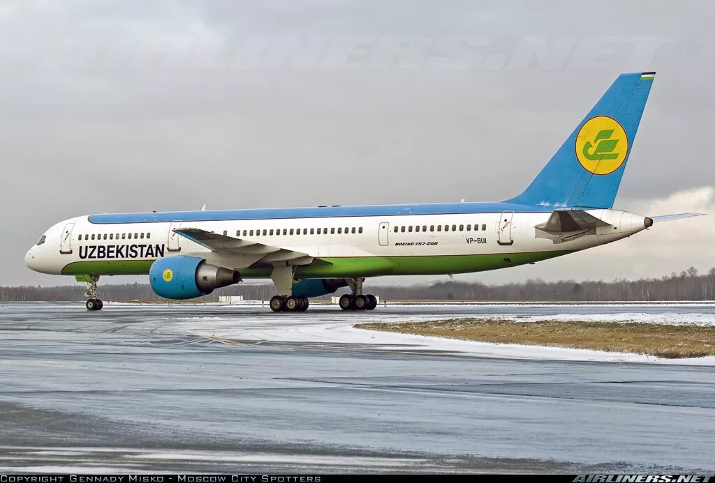 Боинг 757 Узбекистан. Boeing 757 Uzbekistan Airways. Boeing 757 Uzbekistan Airways Андижан. Самолёт Uzbekistan Airways 757.