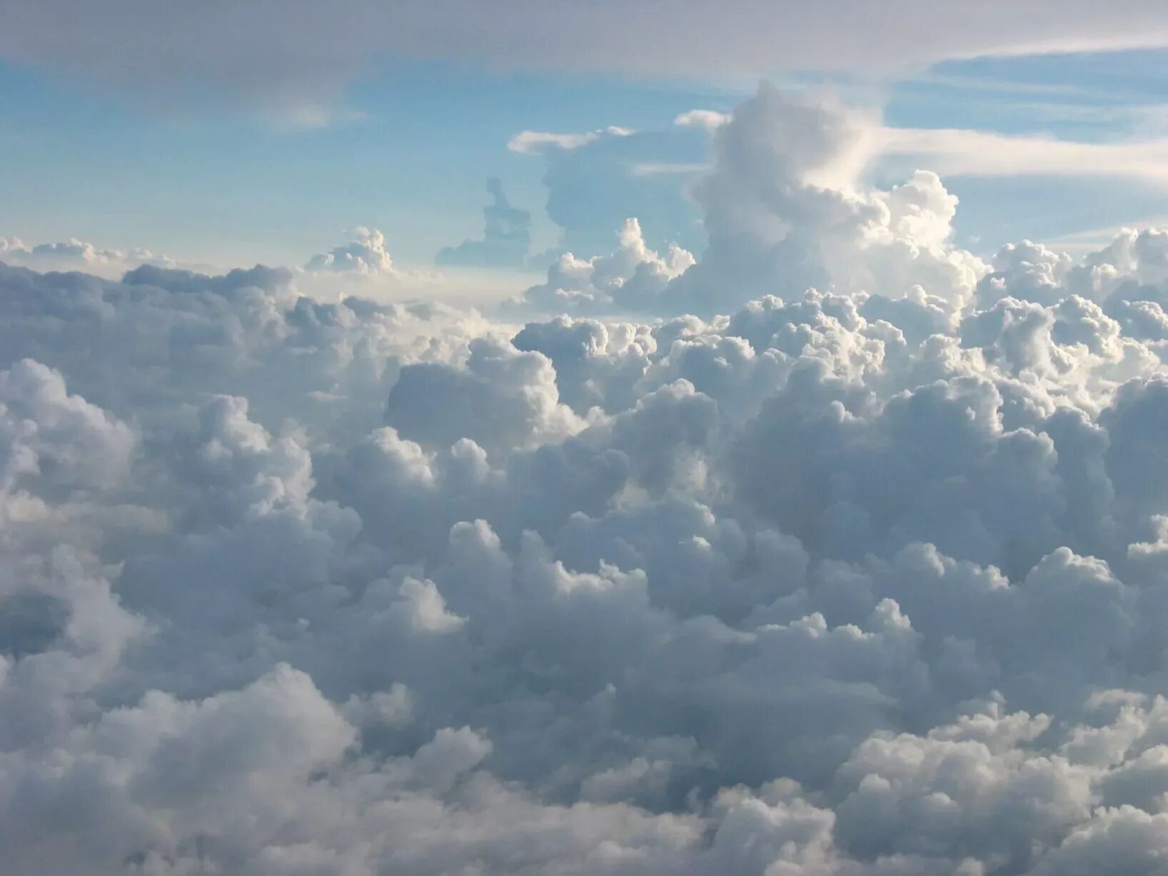 There are lots of clouds