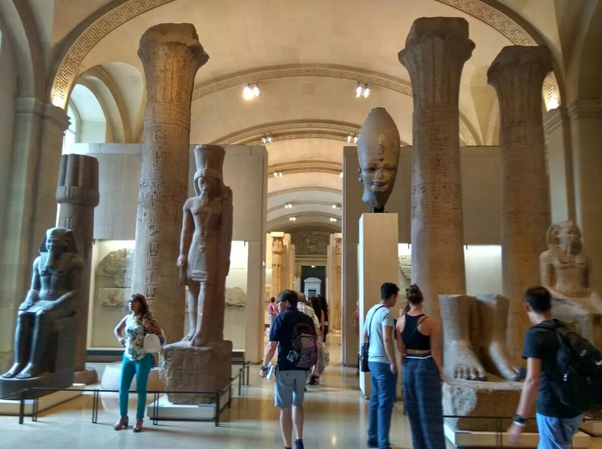 Зал древностей. Лувр зал древнего египта.