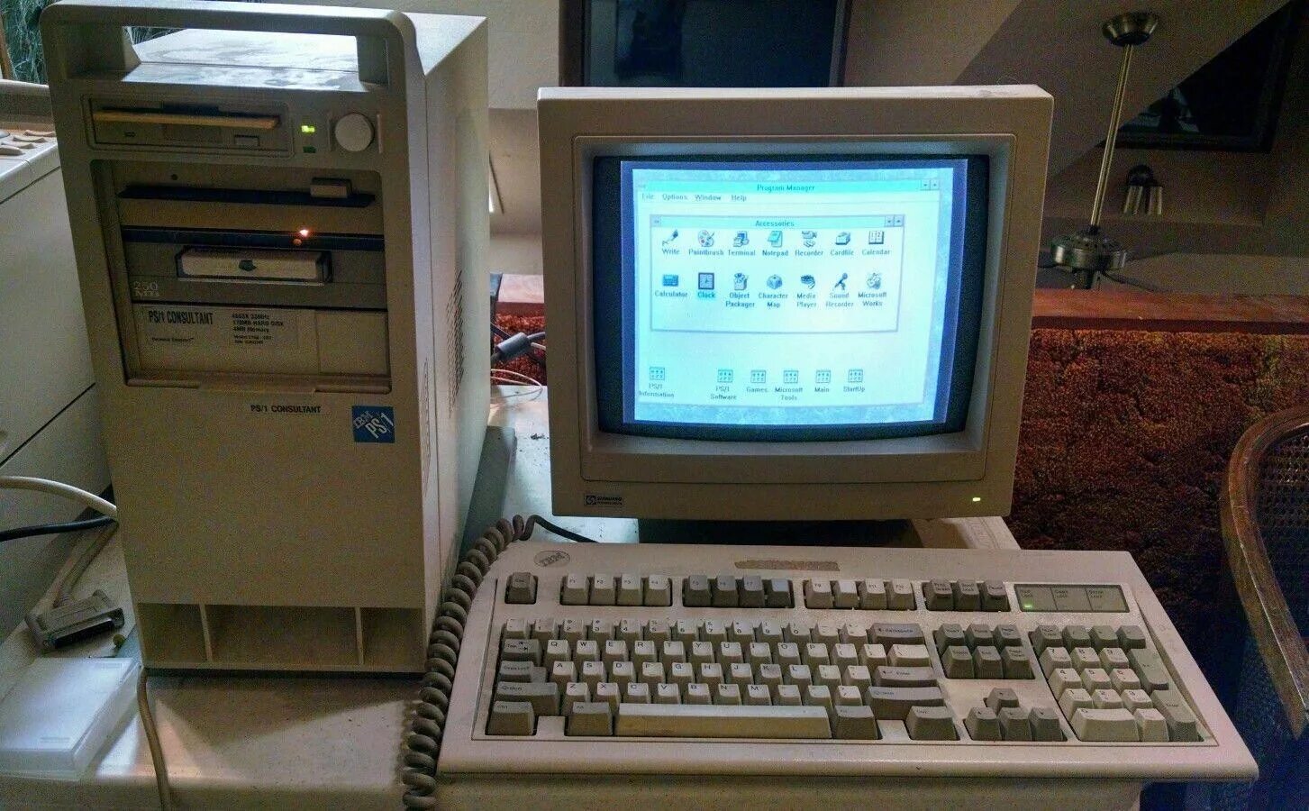 Компьютеры 90 х годов. Компьютеры 80 IBM. ПК IBM 2000. IBM компьютеры 90-х. ПК IBM 1990 год.