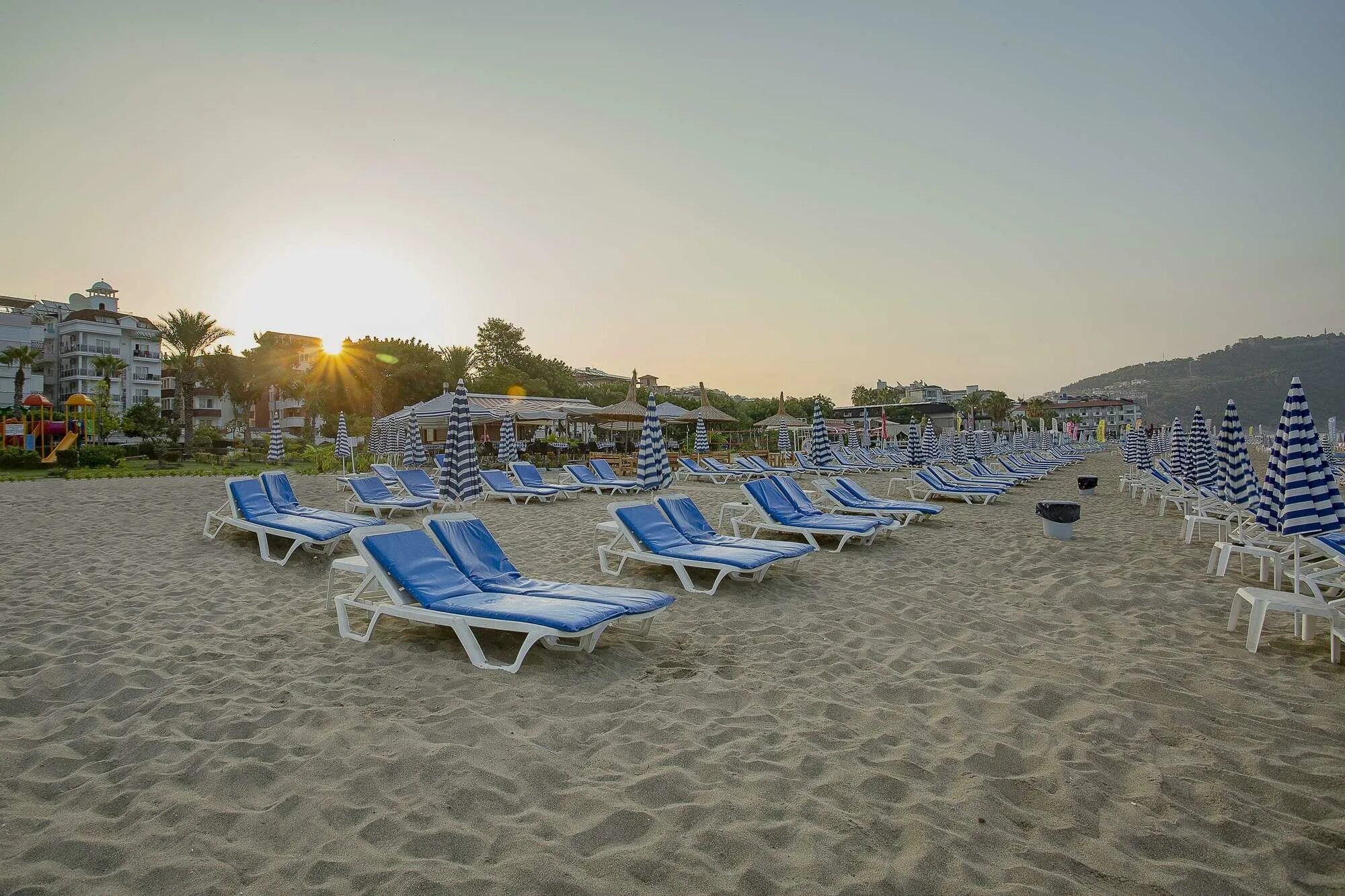 Отель в турции kleopatra golden beach. Kleopatra golden beach. Отель голден бич алания. Отель cleopatra golden beach 4. Hedef kleopatra sand hotel.