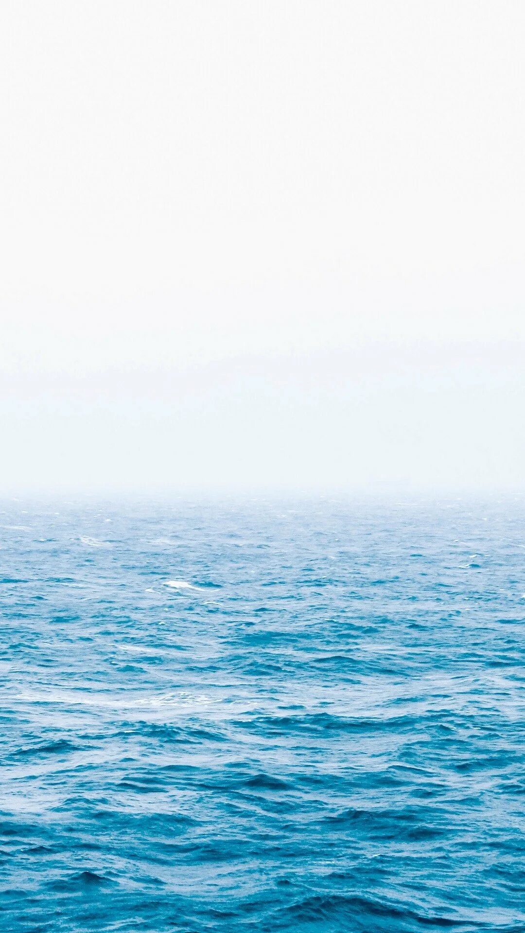 Спокойный телефон. Спокойное море. Светло голубое море. Океан. Морской фон.