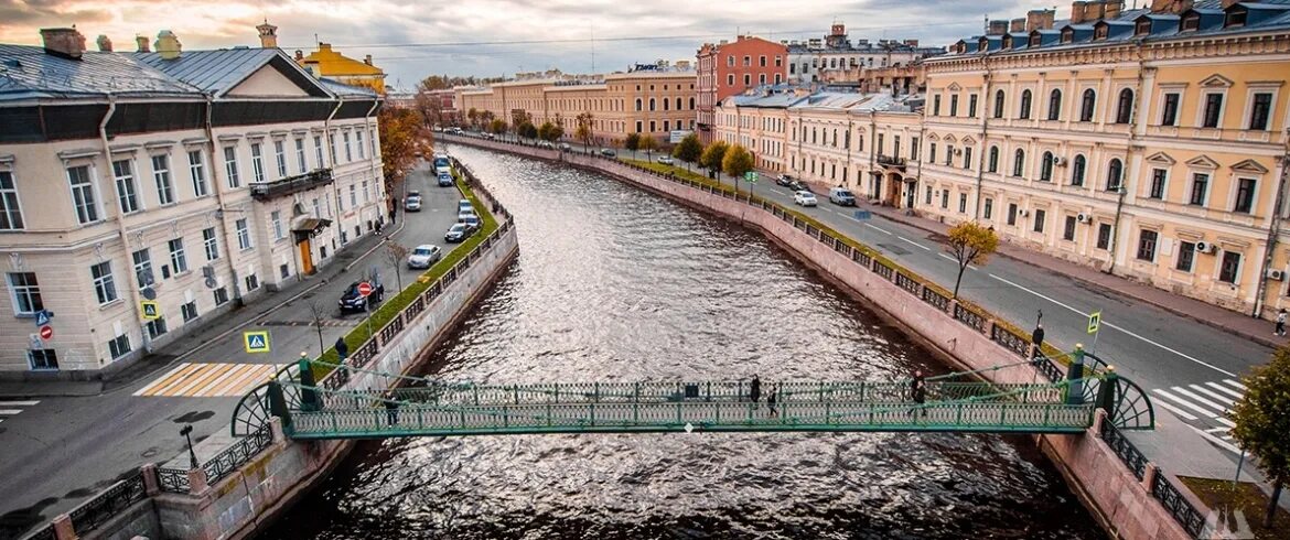 Петербург висел. В питере висит планета. Набережная канала грибоедова. Небо в питере ночью. Река мойка санкт-петербург.