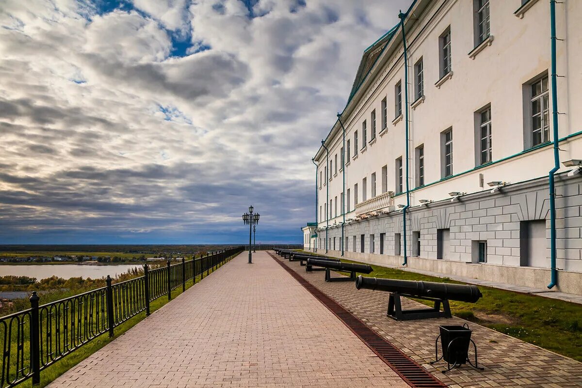 Тобольск отец городов сибирских. Тобольск. тобольский кремль. тобольский кремль вид с лестницы. тобольский кремль вид с реки.