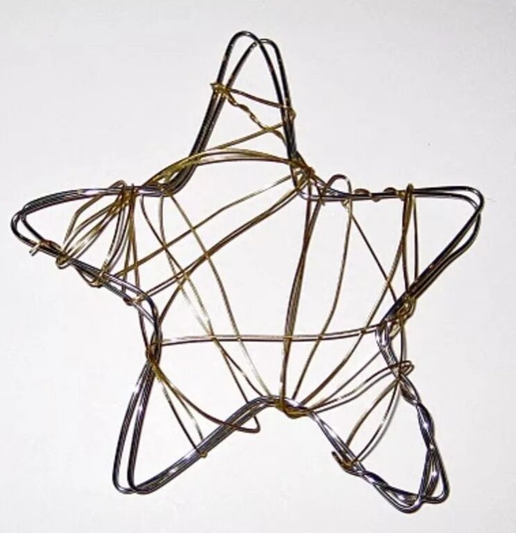 новогодние игрушки из проволоки. звезда на елку из проволоки. сделать звезду своими руками из проволоки. ёлочные игрушка звезда из проволоки. звезда из металла.