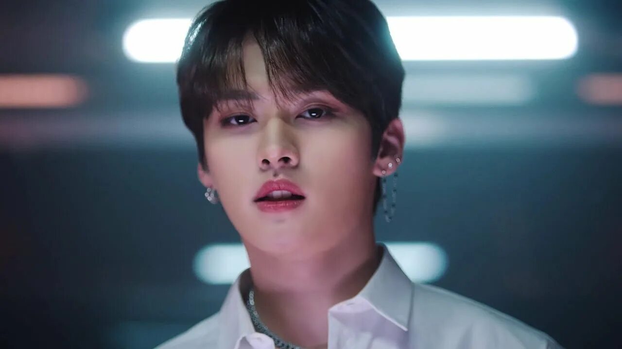 Минхо из stray kids. Stray kids lee know песня. Lee know. Stray kids эра hellevator. Bangchan lee know drive.