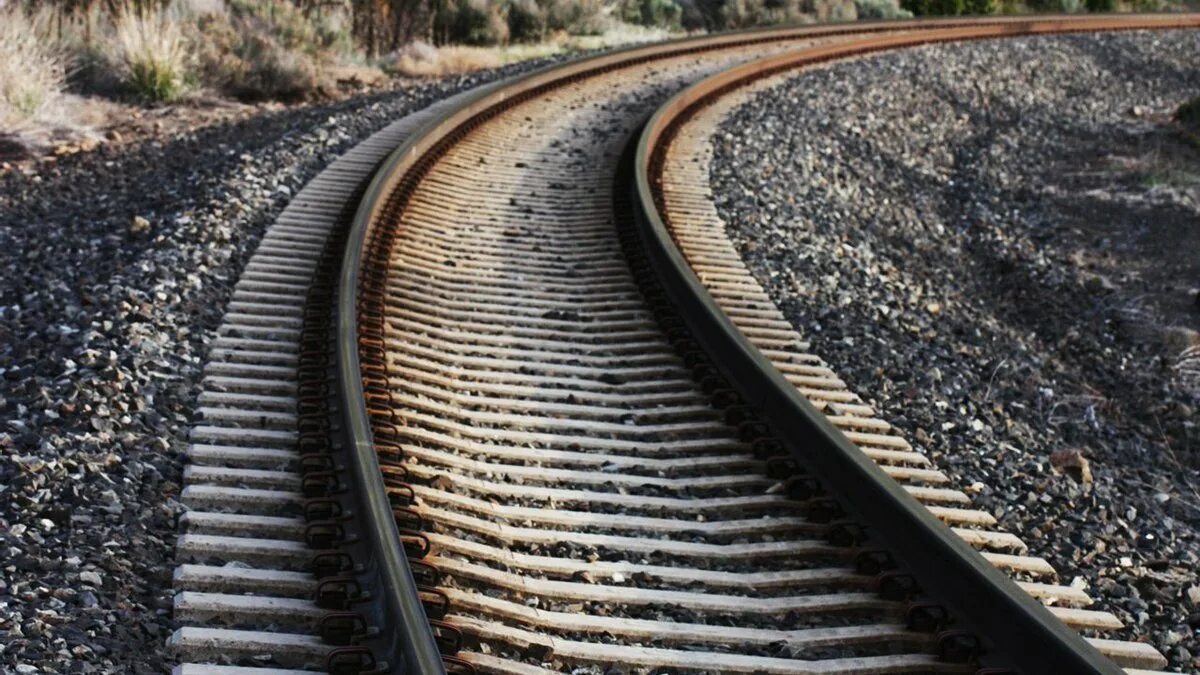 Поезд рельсы сша. Железная дорога rail track 4110. бесстыковой путь жд. рельсы бесстыковой путь. бесстыковый путь железной дороги.