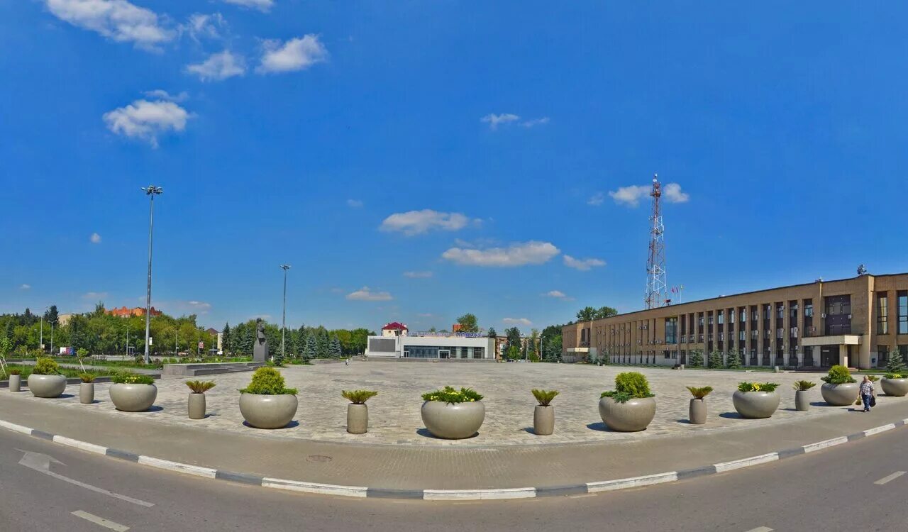 горка на площади домодедово. достопримечательности. администрация города домодедово. город домодедово площадь ленин. памятник ленину в домодедово.