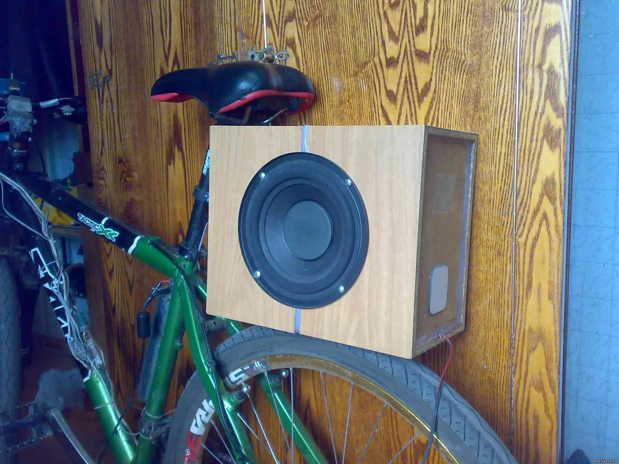 Колонки на велик. Колонки на велик. Старые большие колонки. Колонки на велик. Автозвук на велосипед.