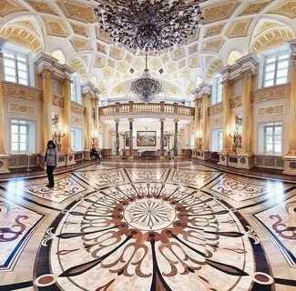 В москве были дворцы