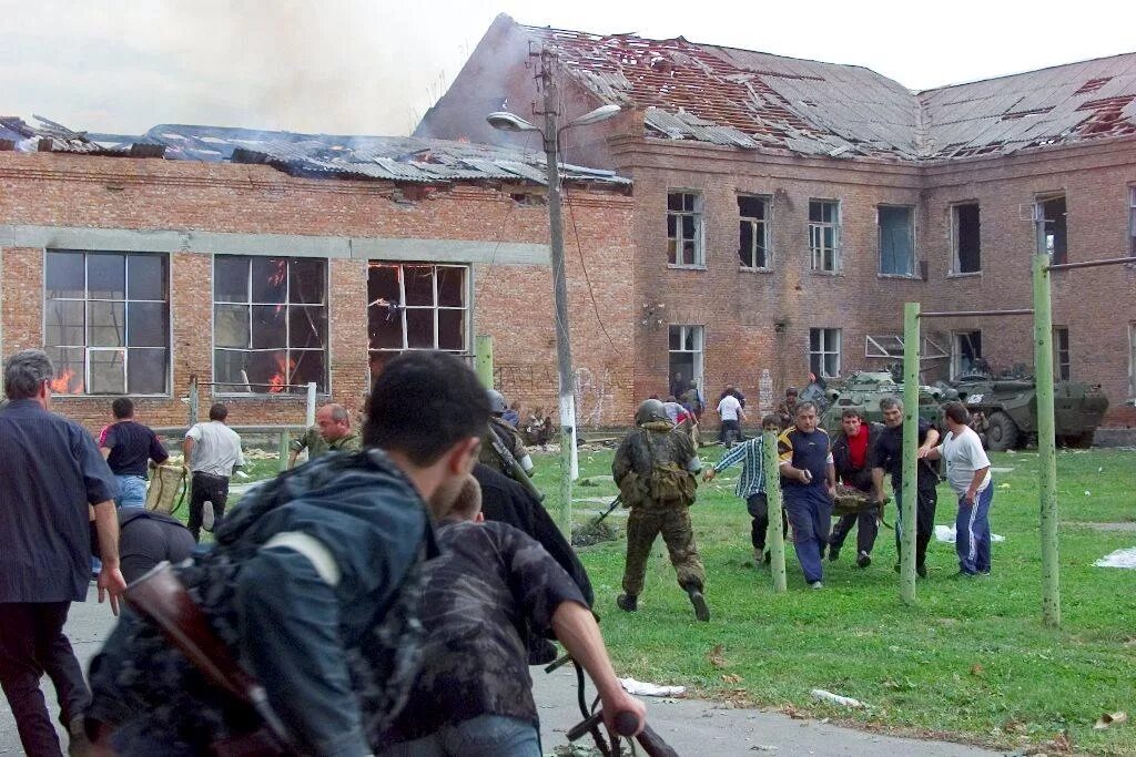 Террористы в школе 2004