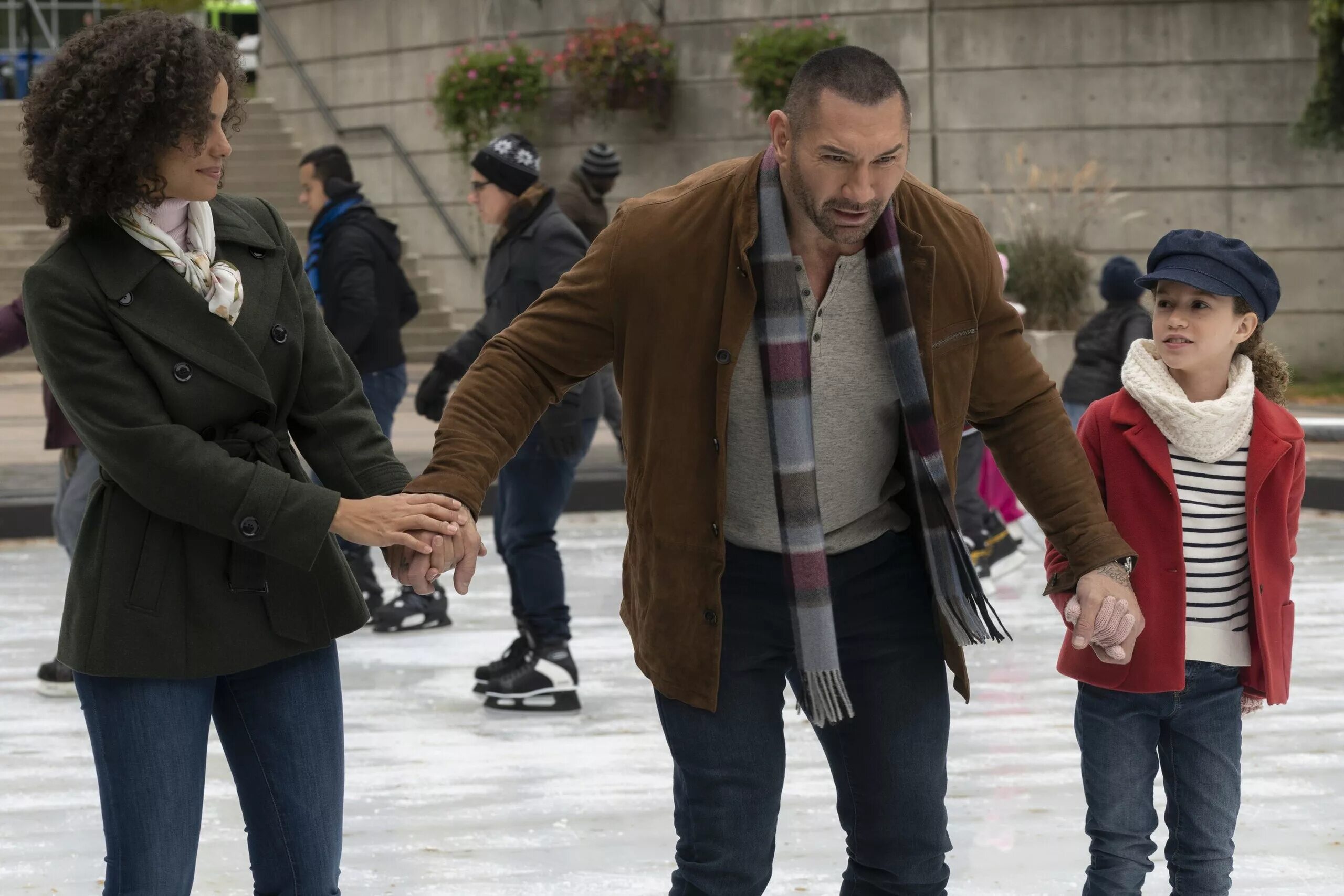 Галь гадот в фильме шпионы по соседству. Галь гадот 2020. Мой шпион фильм. Особо опасна фильм 2015. Хейли стейнфилд особо опасна.