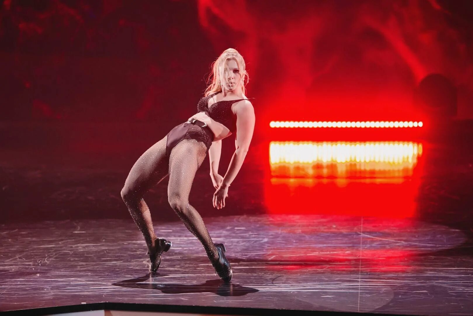 Как называется песня под которую танцует наггетс. Тони уотсон певица. Девчонки танцуют. Как называется песня под которую танцует наггетс. Как называется песня под которую танцует наггетс.