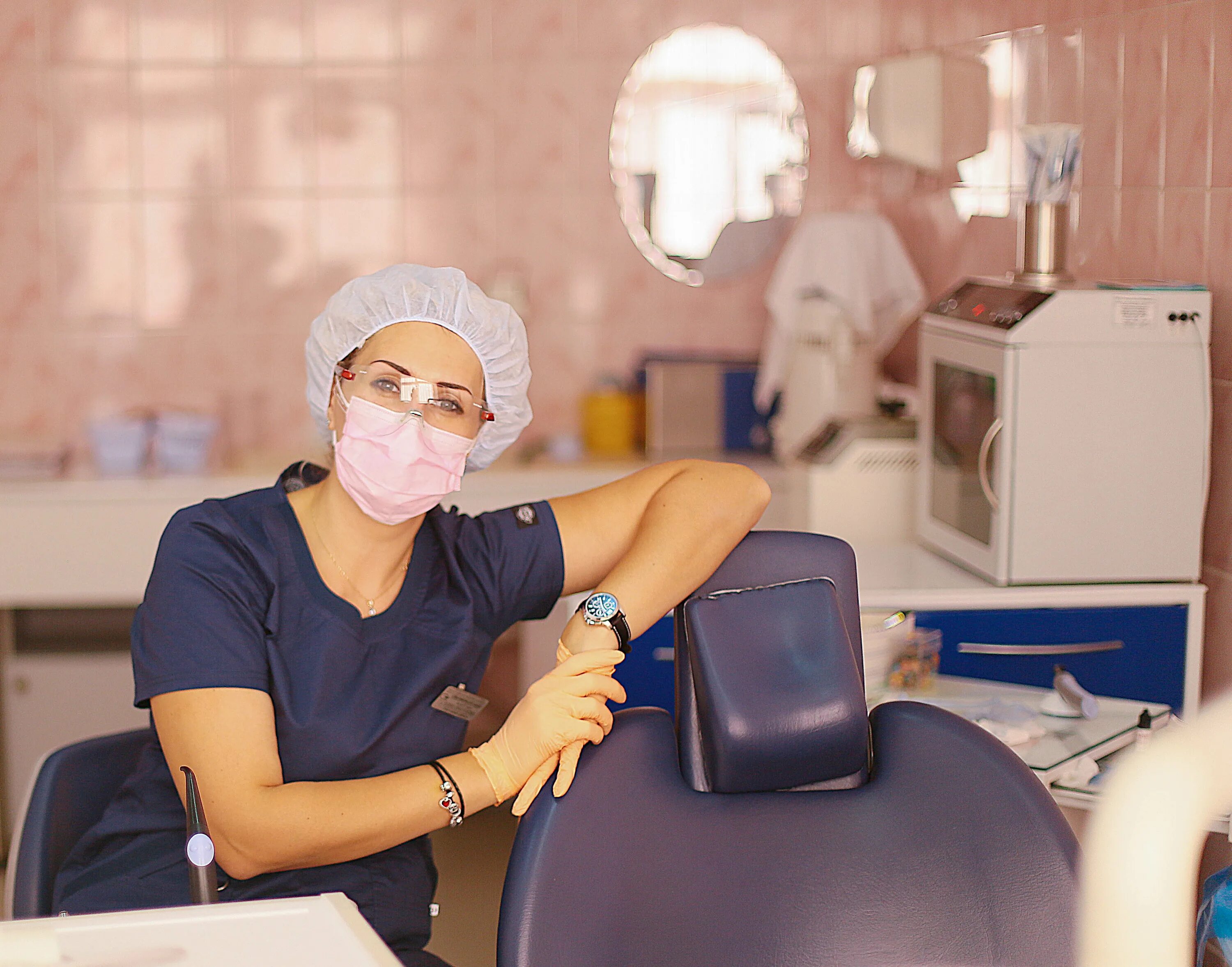 улыбка зубная клиника. гигиенист областной стоматологической поликлиники ксения головко. медицинский центр южно-сахалинск. стоматологические клиники в южно сахалинске. стоматологические клиники в южно сахалинске.