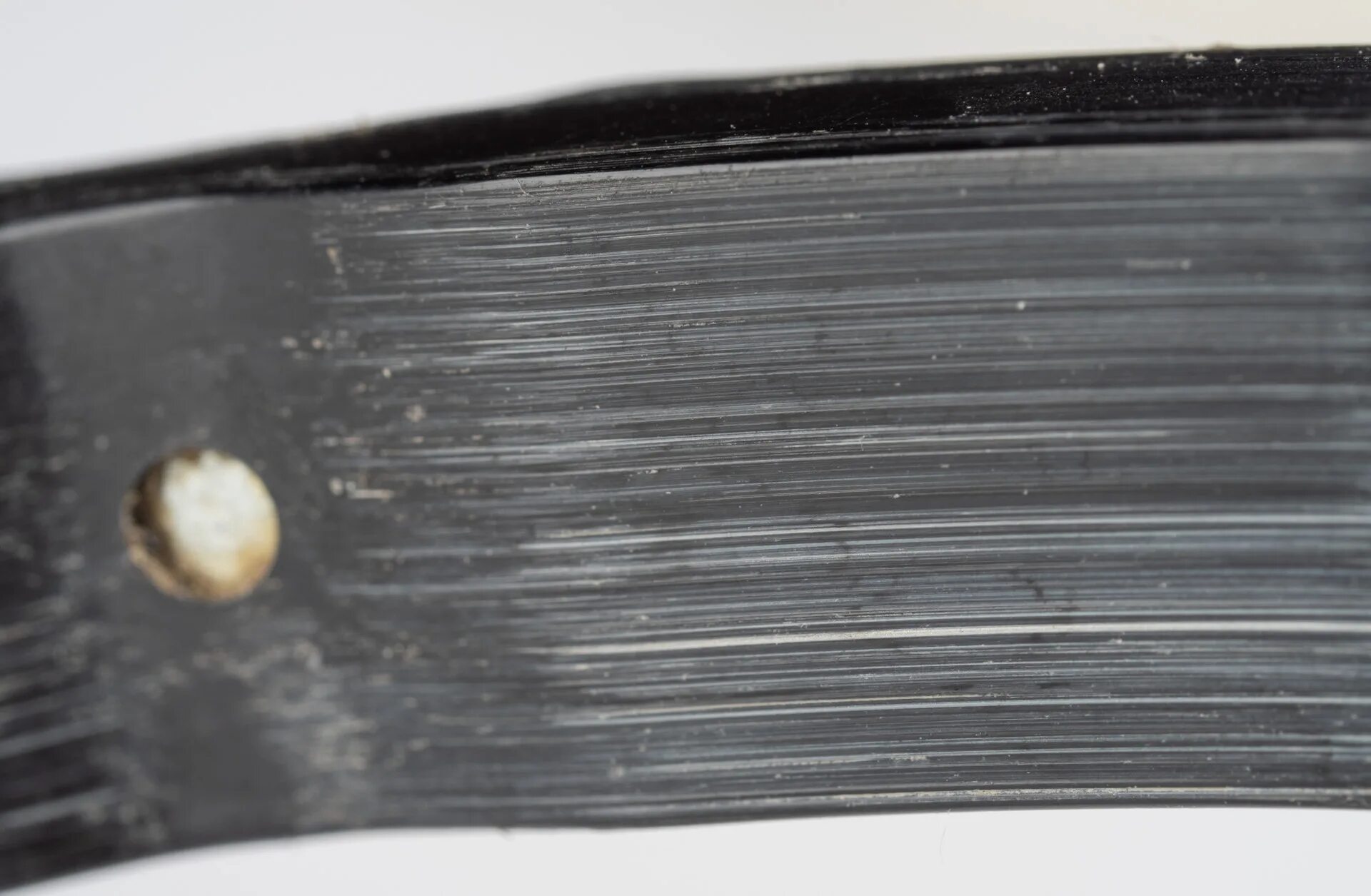 Изношенная подошва. Следы износа. Дефекты вкладышей подшипников скольжения. Фреттинг коррозия в подшипниках. Следы износа.