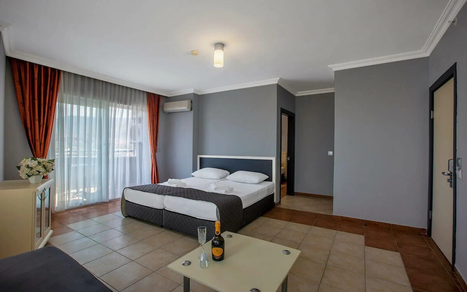 Royalisa hotel 4 турция. прогулочная зона с садом в отеле. Royalisa hotel 4 турция. Grand alisa (ex. Royalisa) 4* пляж.