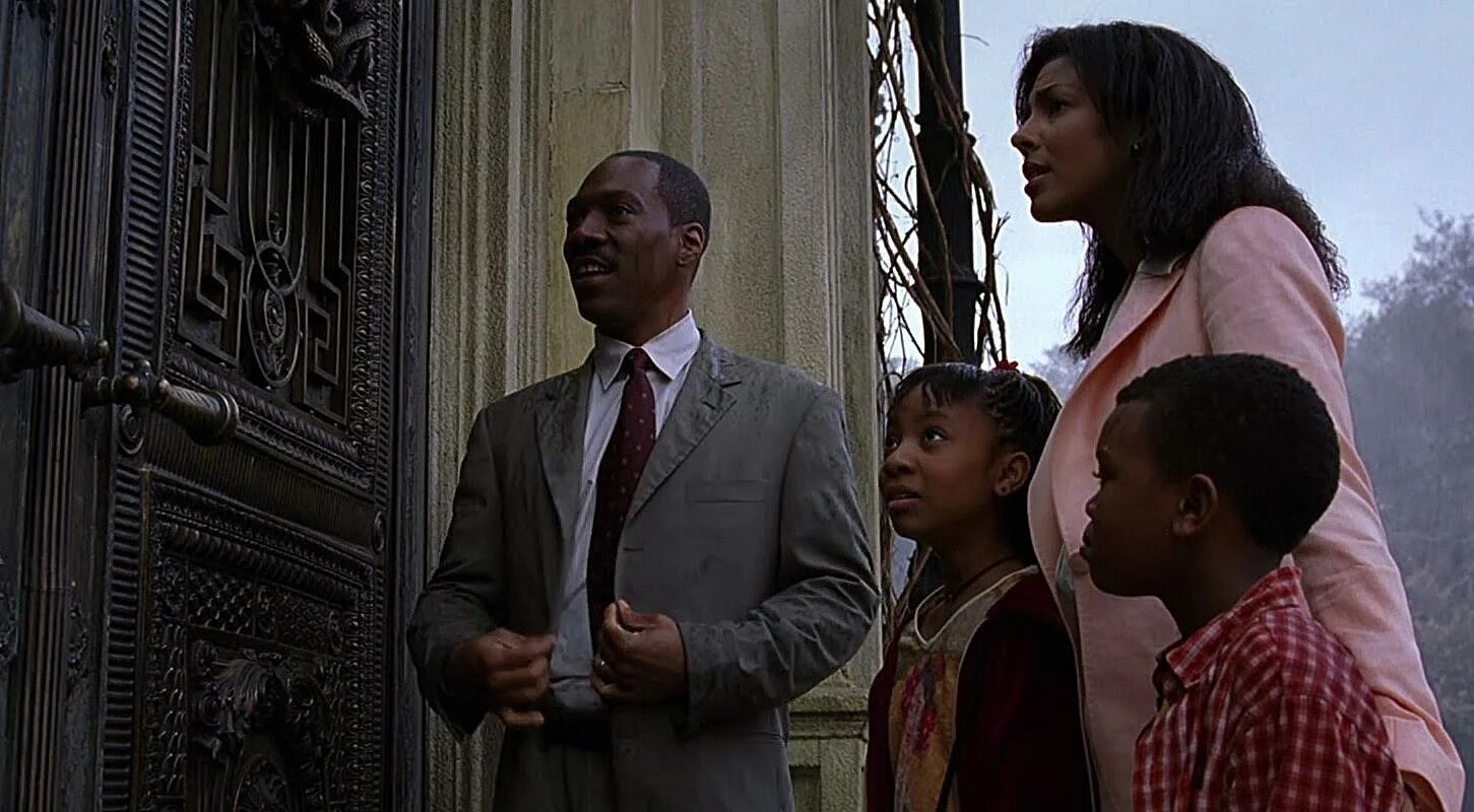 Особняк с привидениями (2003). Особняк с привидениями (2003). Особняк с привидениями (2003). Дом с привидениями эдди. Особняк с привидениями дворецкий.