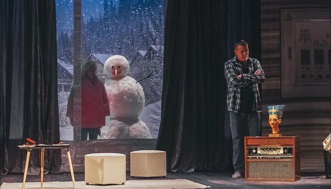 Нижний новгород спектакль снежные. Спектакль. Нижний новгород спектакль снежные. Тюз королева. Кукольный спектакль снежная королева.