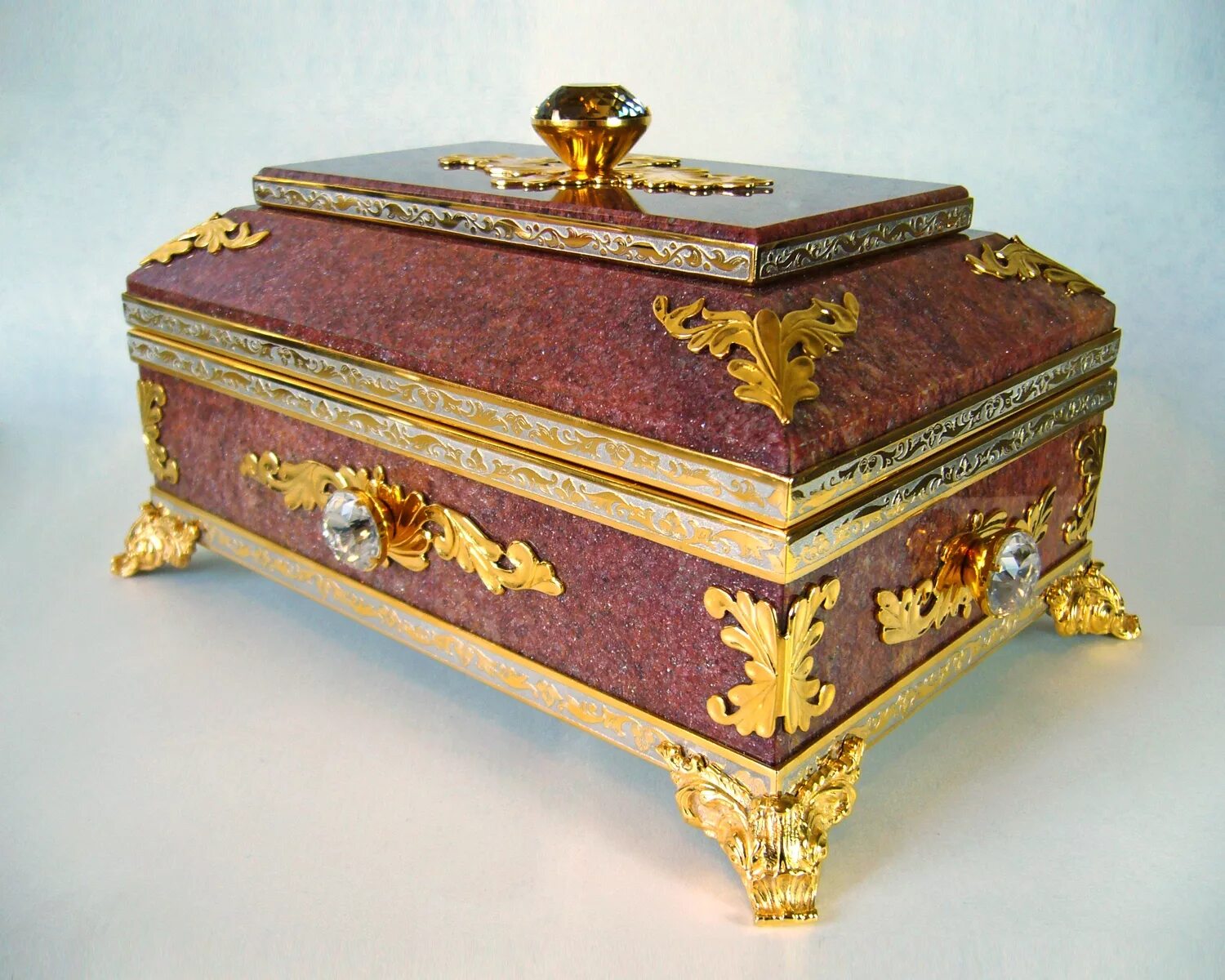 ларец-теремок 17 век. шкатулка с драгоценными камнями. шкатулки сундучки древние необычные. сундук на руси. шкатулка-чароит (арт.